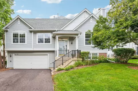 982 Manchester Cir, Grayslake, IL 60030