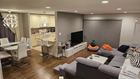 Living - 1094 Cornell Ave #1A, Wheeling, IL 60090 photo 2 of 3