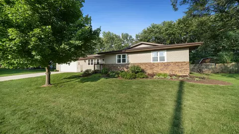 924 Marvid Ave, Dixon, IL 61021