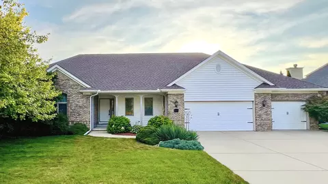 2208 Foxtail Rd, Bloomington, IL 61704