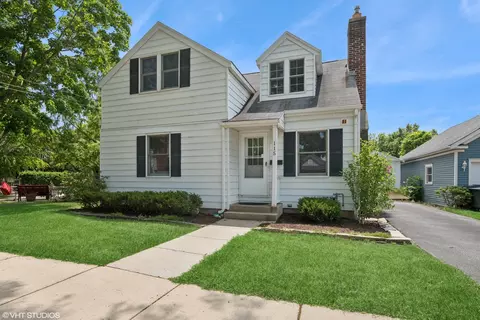 115 E Lincoln Ave, Barrington, IL 60010
