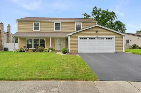 766 Oakwood Dr, Westmont, IL 60559