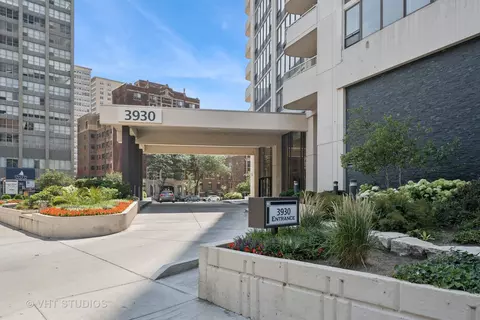 3930 N Pine Grove Ave #2512, Chicago, IL 60613