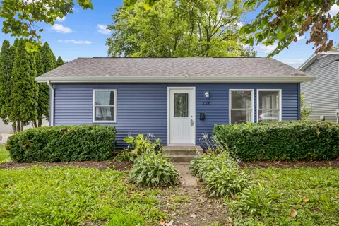 226 Stiles St, Genoa, IL 60135