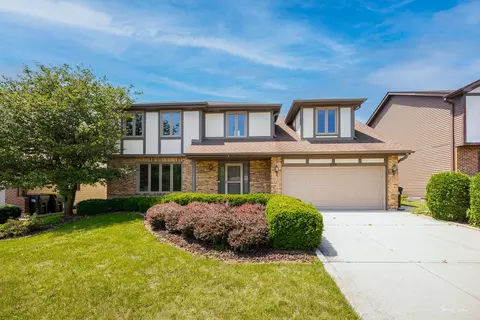 816 Heath Ln, Westmont, IL 60559