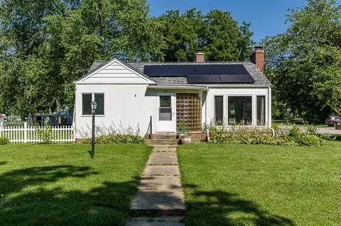 255 S 2nd St, Capron, IL 61012