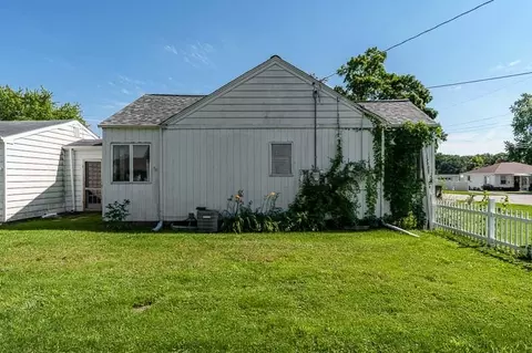 255 S 2nd St, Capron, IL 61012 photo 10