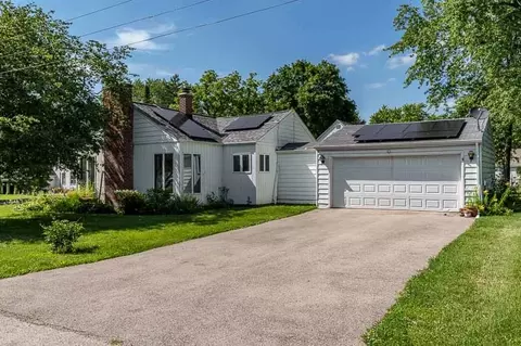 255 S 2nd St, Capron, IL 61012 photo 4