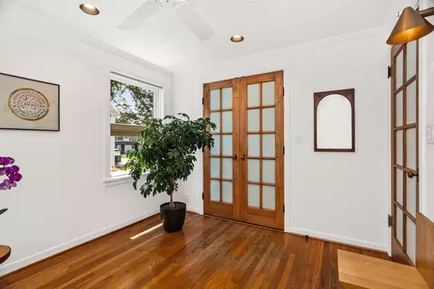 Entry Way - 9 Williamsburg Ct, Evanston, IL 60203 photo 1 of 1