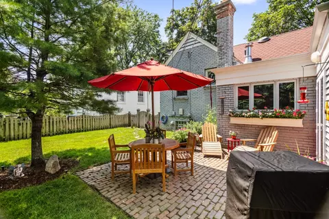 Exterior - 9 Williamsburg Ct, Evanston, IL 60203 photo 2 of 8