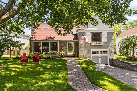 9 Williamsburg Ct, Evanston, IL 60203