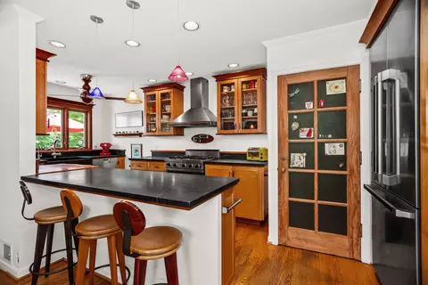 Kitchen - 9 Williamsburg Ct, Evanston, IL 60203 photo 1 of 5