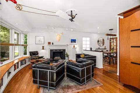 Living - 9 Williamsburg Ct, Evanston, IL 60203 photo 1 of 5