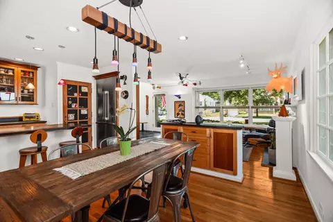 Dining - 9 Williamsburg Ct, Evanston, IL 60203 photo 3 of 4