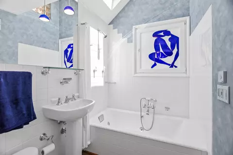 Bath - 9 Williamsburg Ct, Evanston, IL 60203 photo 1 of 1