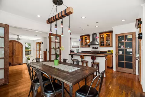 Dining - 9 Williamsburg Ct, Evanston, IL 60203 photo 4 of 4