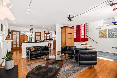 Living - 9 Williamsburg Ct, Evanston, IL 60203 photo 4 of 5