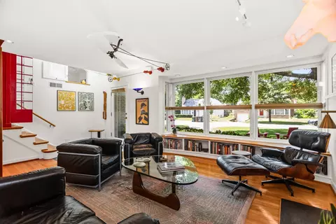 Living - 9 Williamsburg Ct, Evanston, IL 60203 photo 3 of 5