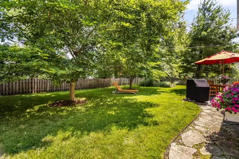 Exterior - 9 Williamsburg Ct, Evanston, IL 60203 photo 5 of 8