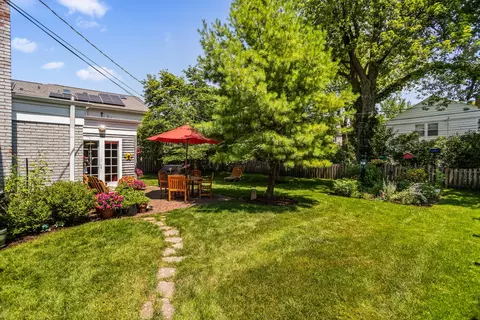 Exterior - 9 Williamsburg Ct, Evanston, IL 60203 photo 4 of 8