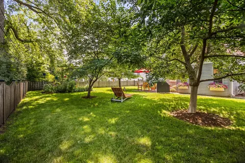 Exterior - 9 Williamsburg Ct, Evanston, IL 60203 photo 6 of 8