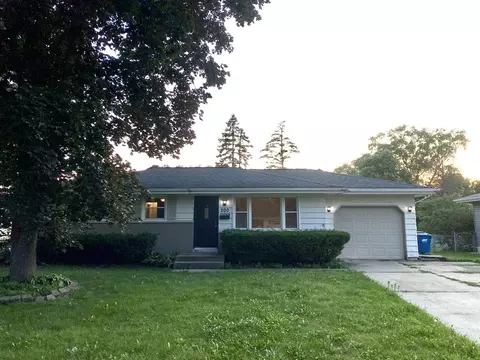 200 Patrick Dr, South Elgin, IL 60177