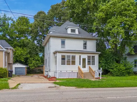 1011 S Center St, Bloomington, IL 61701