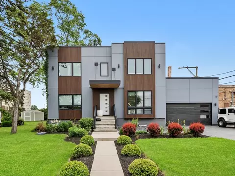 9 N Lavergne Ave, Northlake, IL 60164