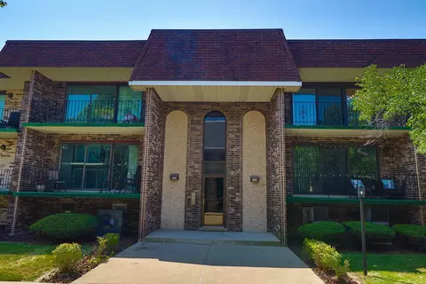 9134 S Pulaski Rd #2W, Oak Lawn, IL 60453