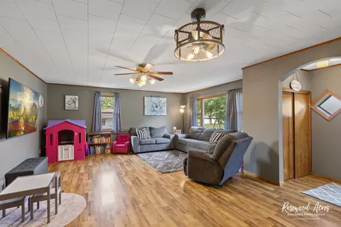 Living - 305 N 3rd St, Danforth, IL 60930 photo 2 of 4