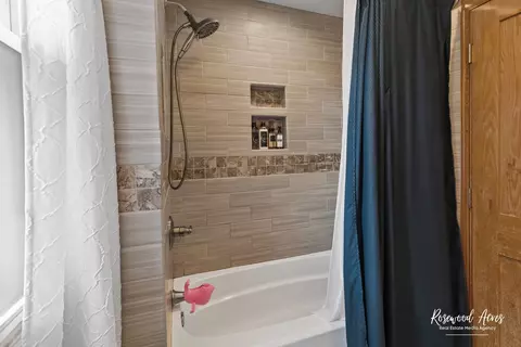 Bath - 305 N 3rd St, Danforth, IL 60930 photo 2 of 3