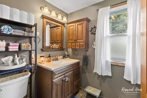 Bath - 305 N 3rd St, Danforth, IL 60930 photo 1 of 3