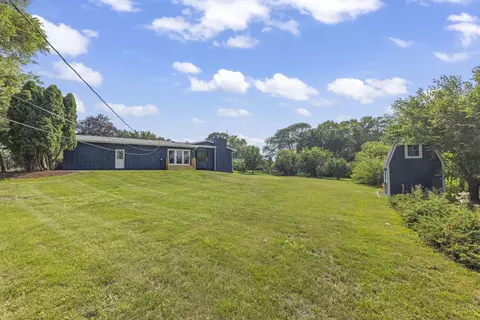 23 W570 Pine Dr, Carol Stream, IL 60188