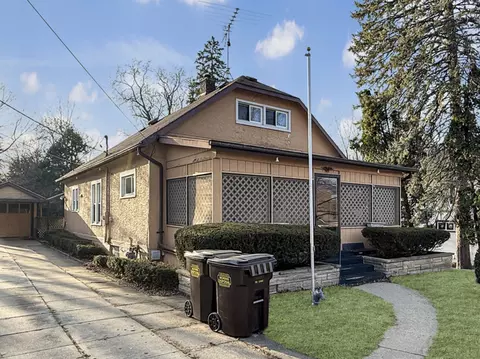 52 N Mernitz Ave, Freeport, IL 61032