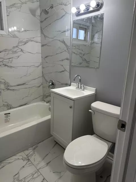 Bath - 16427 Wolcott Ave, Markham, IL 60428 photo 2 of 2