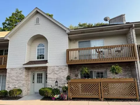 800 Madison St #2C, Lockport, IL 60441