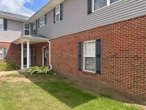 106 Essex Ln #7, Savoy, IL 61874