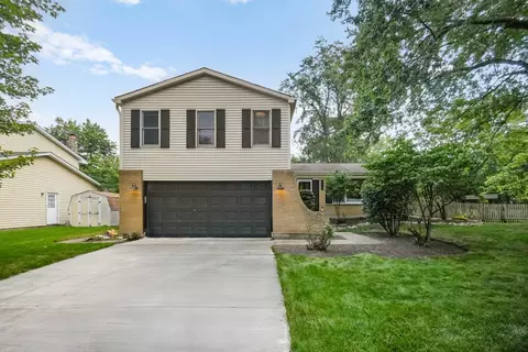 6 S049 Greenwood Ct, Naperville, IL 60540