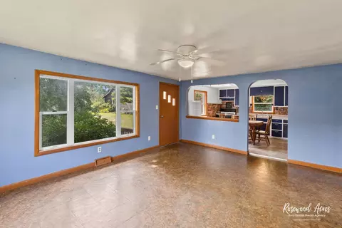 Living - 1784 S Sandbar Rd, Kankakee, IL 60901 photo 3 of 4