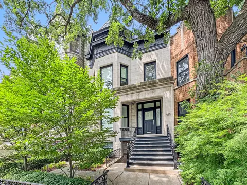 822 W Oakdale Ave, Chicago, IL 60657
