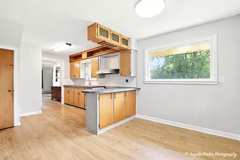 Kitchen - 4713 Mccullom Lake Rd, Mchenry, IL 60050 photo 2 of 4