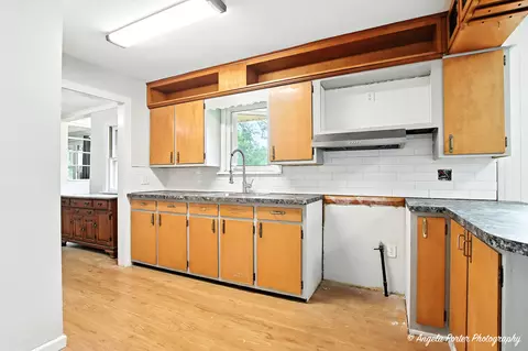 Kitchen - 4713 Mccullom Lake Rd, Mchenry, IL 60050 photo 4 of 4