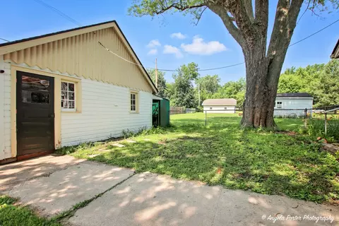 Exterior - 4713 Mccullom Lake Rd, Mchenry, IL 60050 photo 5 of 5