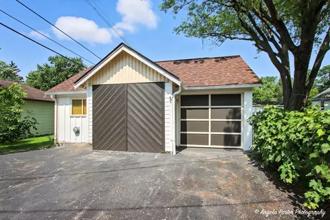 Exterior - 4713 Mccullom Lake Rd, Mchenry, IL 60050 photo 3 of 5