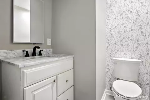 Bath - 4713 Mccullom Lake Rd, Mchenry, IL 60050 photo 1 of 2