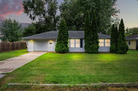 444 Florida Ave, Aurora, IL 60506