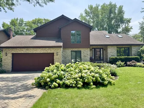 22 W305 Mccarron Rd, Glen Ellyn, IL 60137