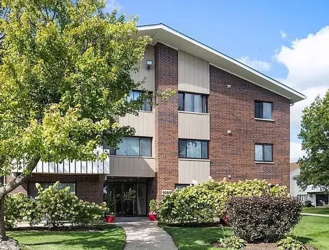 1000 Bayside Dr #114, Palatine, IL 60074