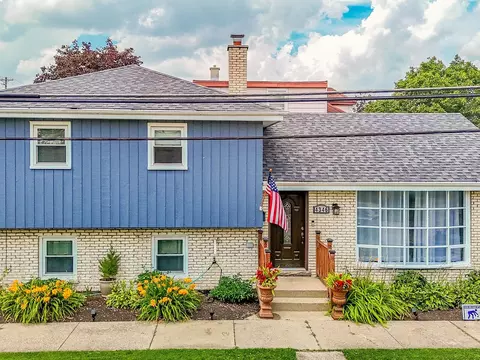 4346 Amelia Ave, Lyons, IL 60534 photo 2