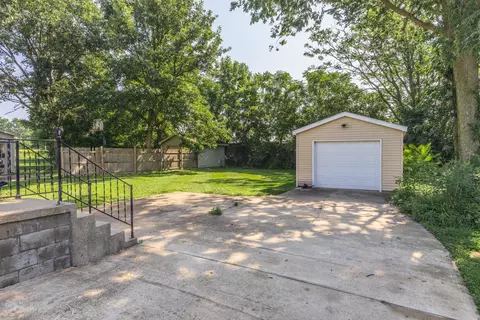 818 Bunn St, Bloomington, IL 61701 photo 29